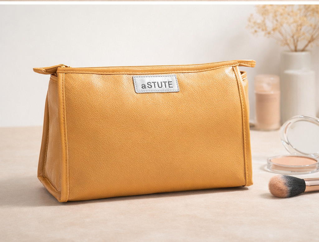 Classic Tan beauty case, detail view